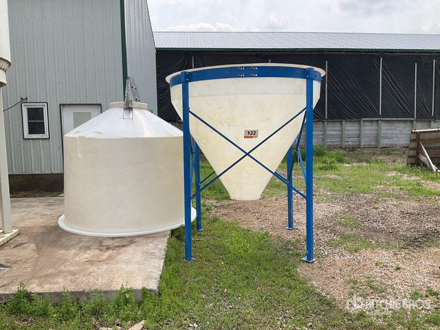 Prairie Pride +/- 500 bu Poly Grain Bin | Ritchie Bros. Auctioneers