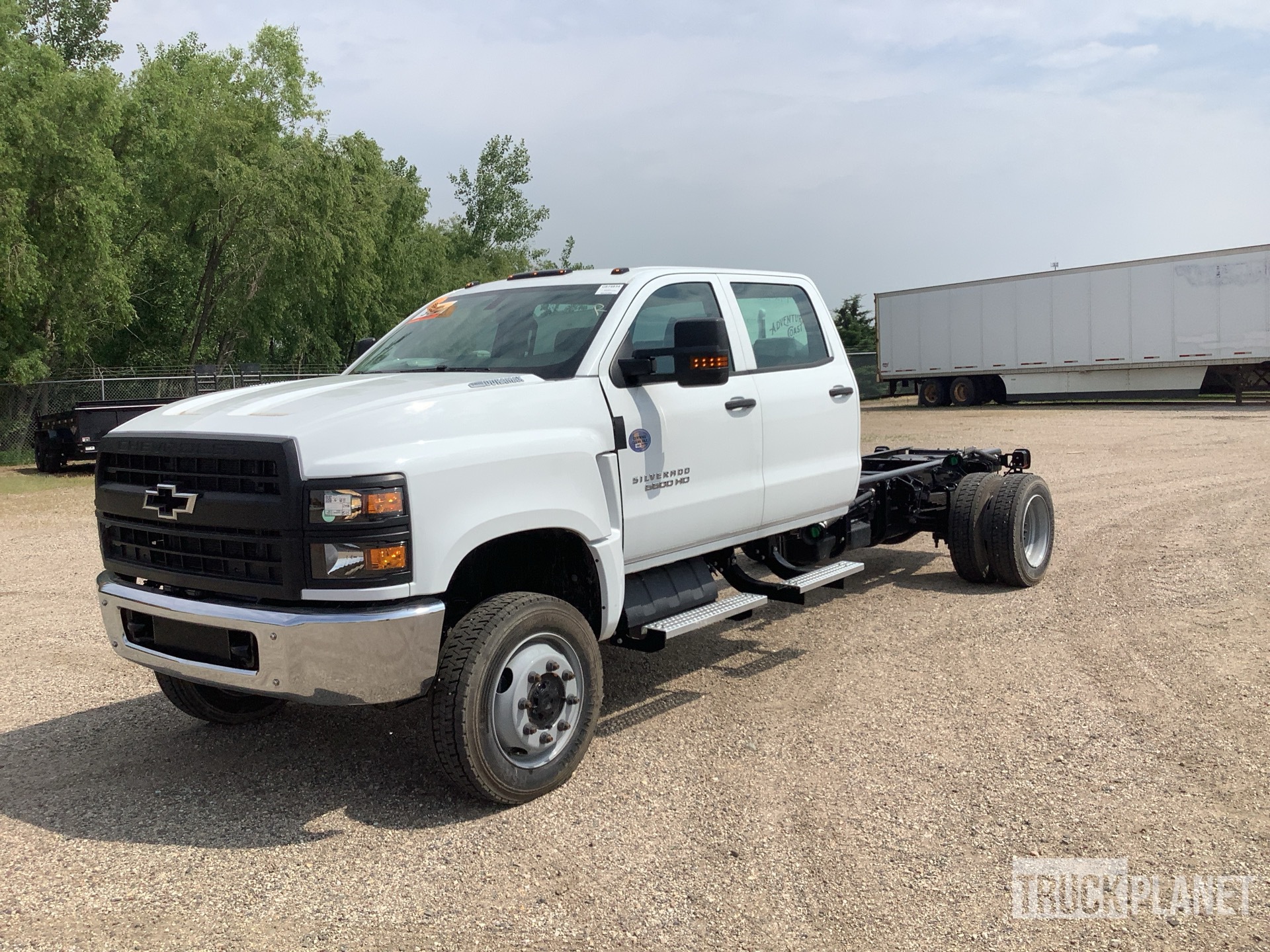 2023 Chevrolet Silverado 5500HD 4x4 Crew Cab Cabine et châssis (Unused)