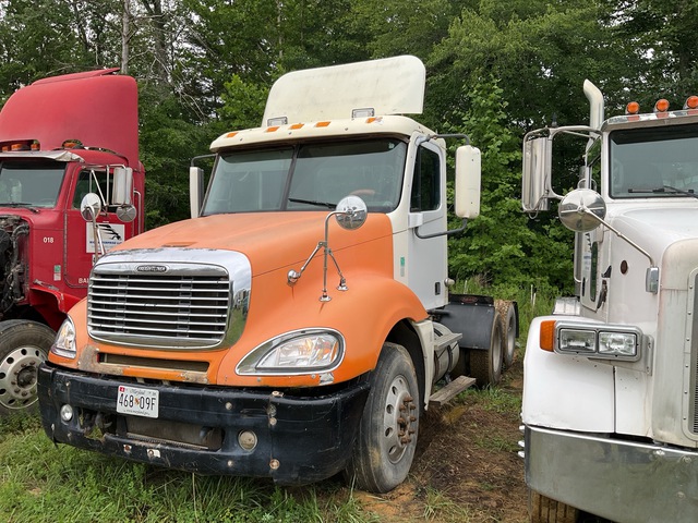 2004 Freightliner 6x4 T/A Day Cab Truck Tractor