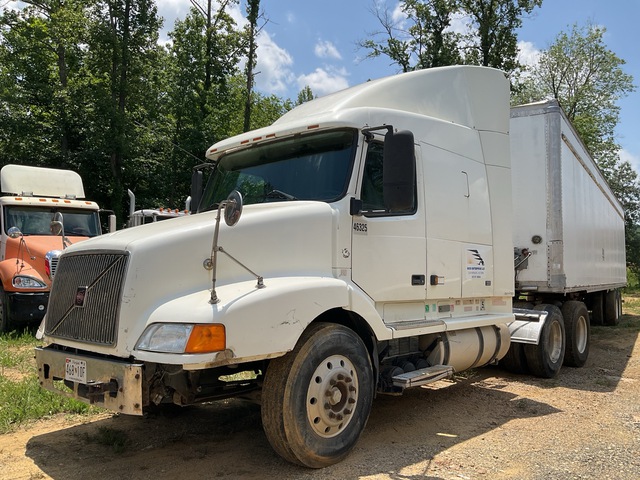 2002 Volvo VNL 6x4 T/A Sleeper Truck Tractor