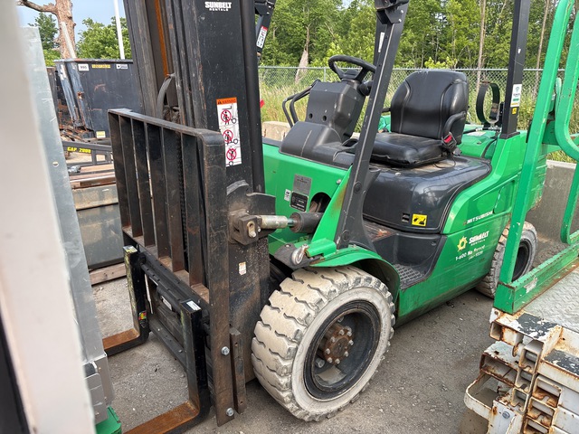 2016 Mitsubishi FG30N