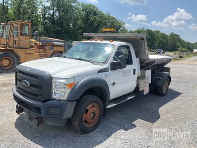 2015 Ford F-550 Super Duty 4x4 Spreader Truck