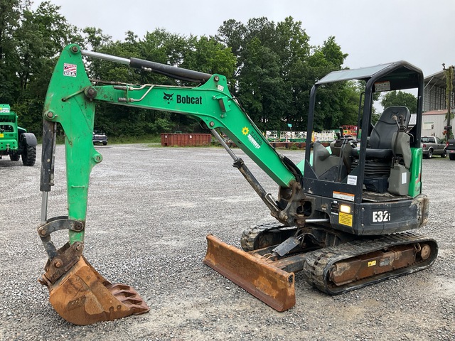 2016 Bobcat E32i