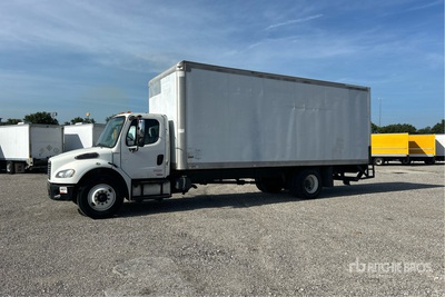 2007 Freightliner M2106 4x2 Furgoneta caja cerrada