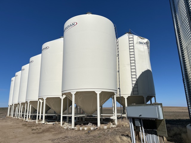 Meridian 1620 +/- 136 t Smooth Wall Hopper Grain Bin