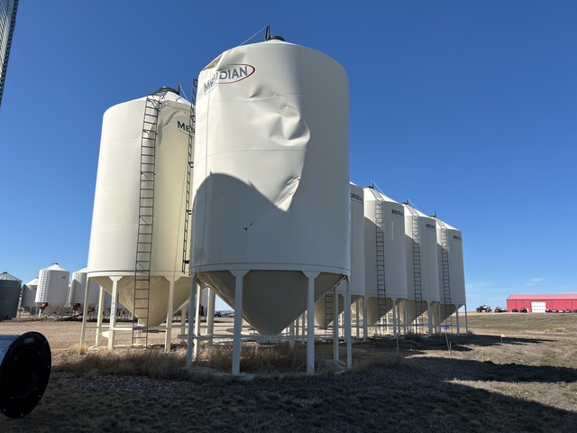 2013 Meridian 1620 +/- 136 t Smooth Wall Hopper Grain Bin