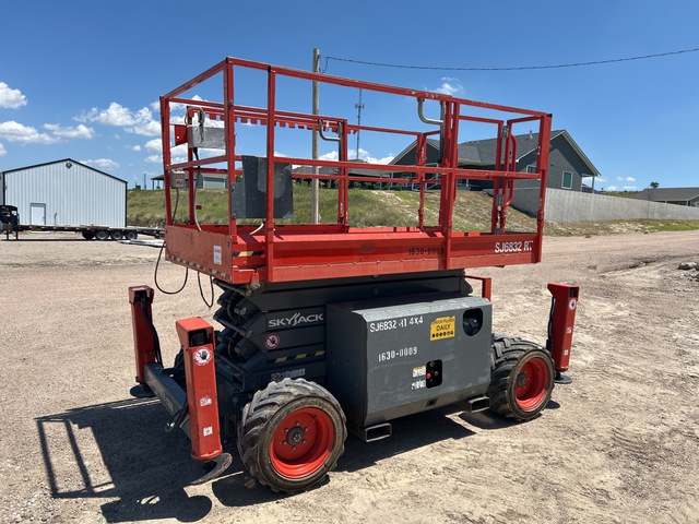 2015 Skyjack SJ 6832RT Diesel 4x4 Scissor Lift 2015 Skyjack SJ 6832RT Diesel 4x4 Scissor Lift