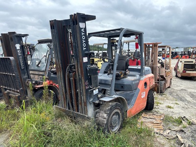 2020 Toyota 8FD35U 7000 lb Pneumatic Tire Forklift
