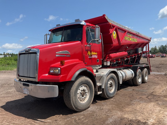 2011 Western Star 8x4 Twin-Steer Stone Spreader Truck 2011 Western Star 8x4 Twin-Steer Stone Spreader Truck