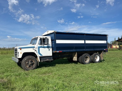 1981 International S1900 6x4 Grain Truck