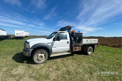 2007 Ford F-550 XLT 4x4 Crew Cab بيك اب