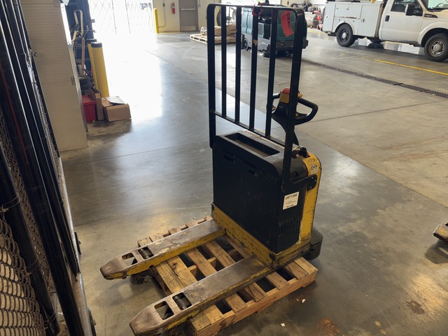 2013 Yale MPB040 4000 lb Electric Pallet Jack