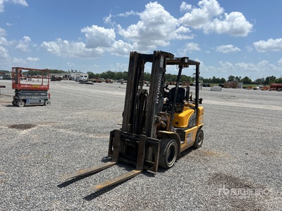 2015 Hyundai 30L-7A 5900 lb Pneumatic Tire Montacargas