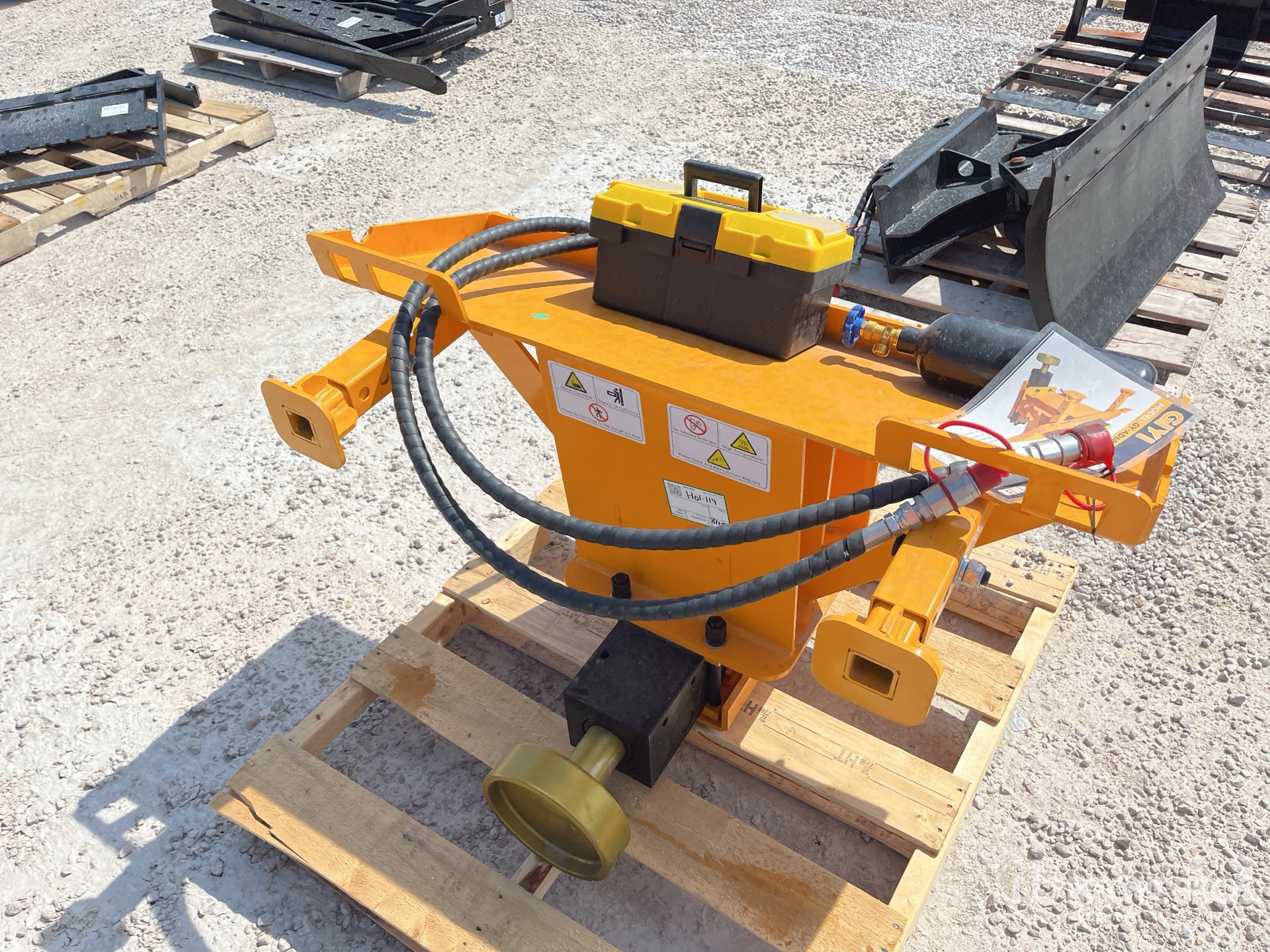 2025 GIYI GY-AD680 Skid Steer Post Driver (Unused)