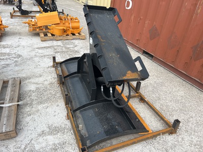 2025 GIYI GY-SS71C 71 in Skid Steer Snow Blade - Fits SKID STEER (Unused)