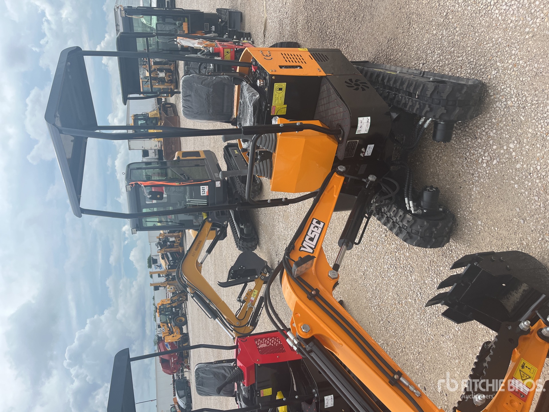 2025 VICSEC VC13-Y Mini Excavator (Unused)