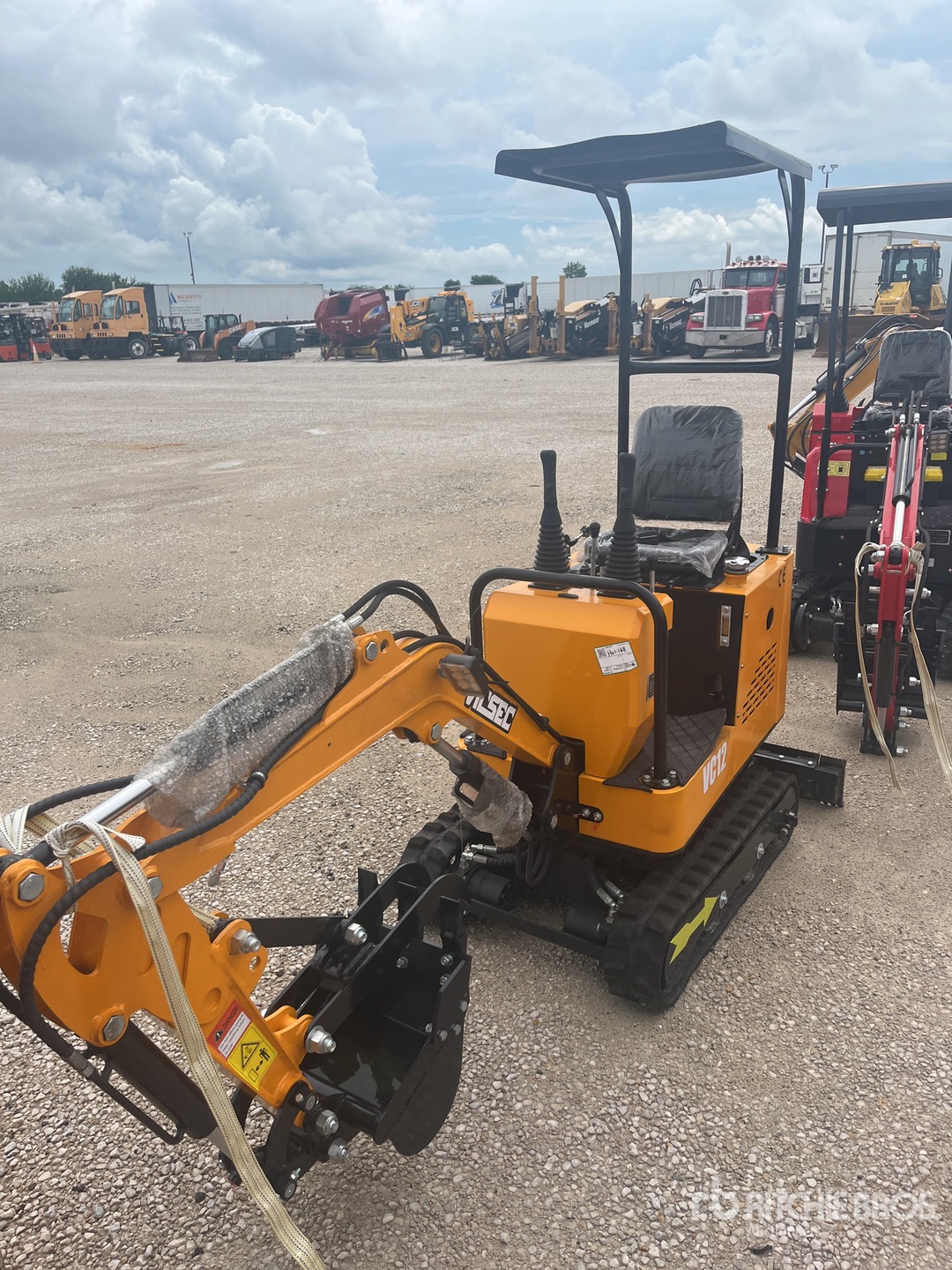 2025 VICSEC VC12-R Mini Excavator (Unused)