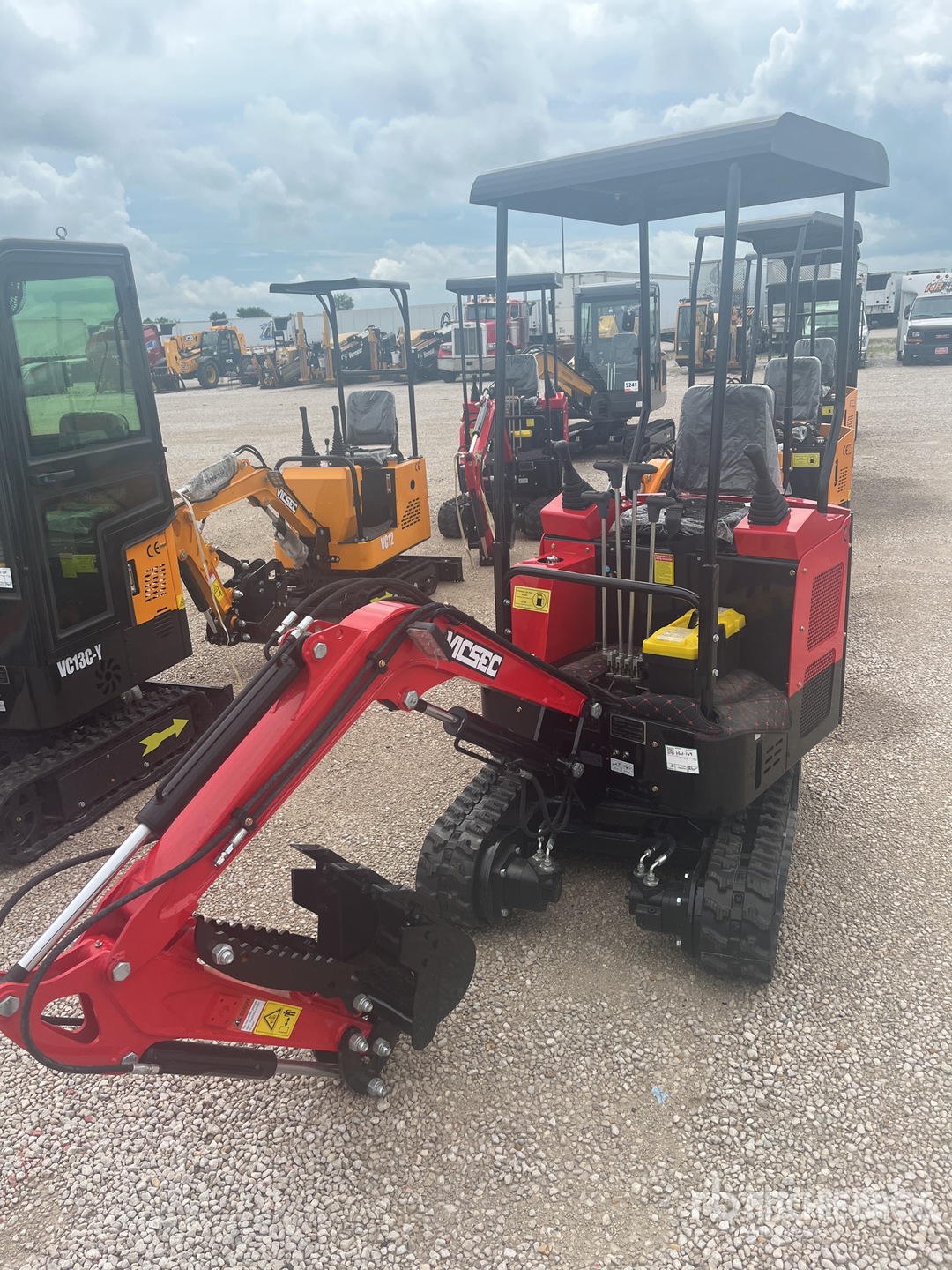2025 VICSEC VC15J-R Mini Excavator (Unused)
