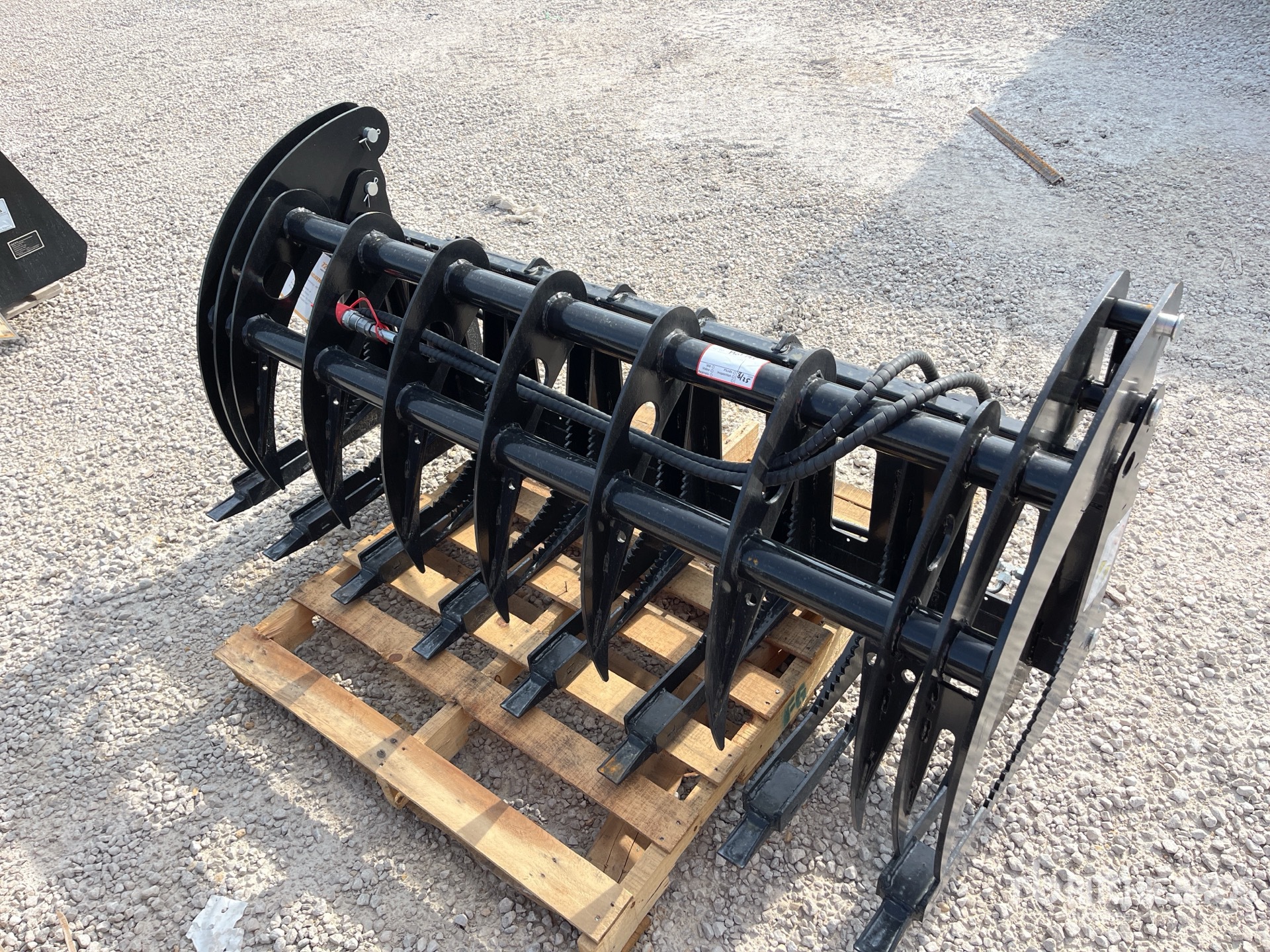 2025 GIYI GY-CLG72C Skid Steer Grapple (Unused)