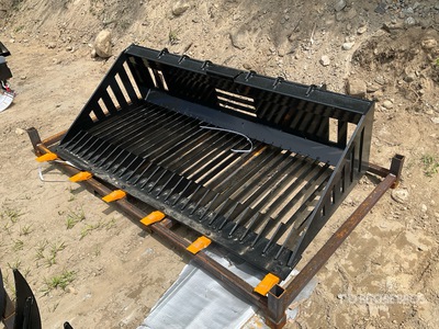 2025 GIYI GY-RB66C 66 in Skid Steer Bucket (Unused)