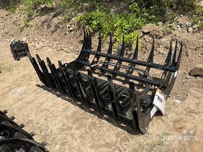 2025 GIYI GY-CLG72C 72 in Skid Steer Grapple (Unused)