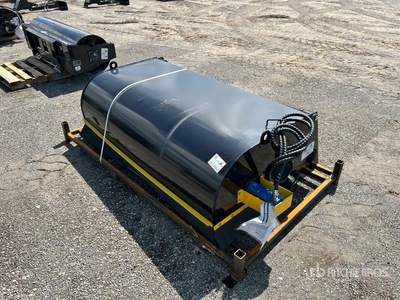 2025 GIYI GY-BS72B 72 in Closed Skid Steer Sweeper (Unused)