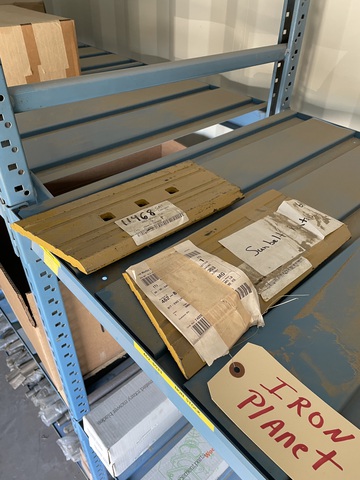 Cat Cutting Edge End Pieces, (1) Left & (1) Right (462-8033 and 462-8032)