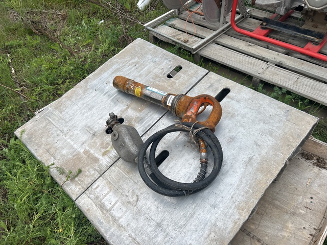 APT 133 Rivet Buster