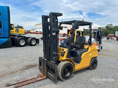 2005 Cat P7000 7000 lb Pneumatic Tire Forklift