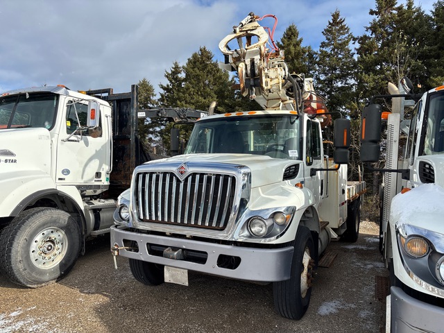 2014 Terex Commander C4047 on 2015 International 7400 SBA 4x2 Digger Derrick Truck