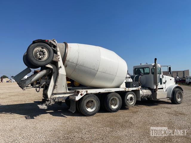 CAMIóN REVOLVEDOR 2015 PETERBILT MCNEILUS 11 CYD