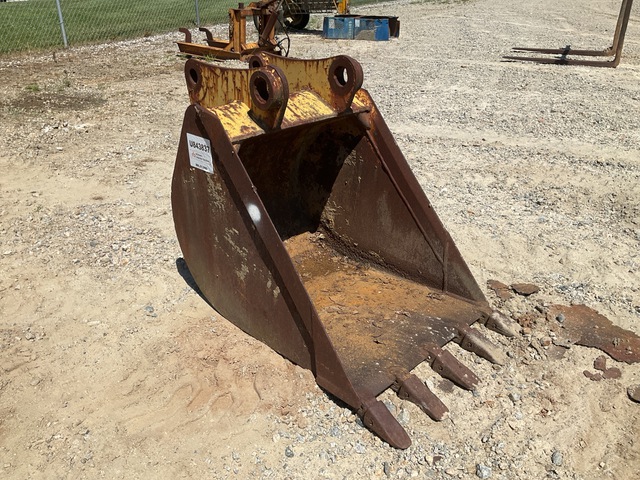 24 in Digging Excavator Bucket - Fits Cat 416