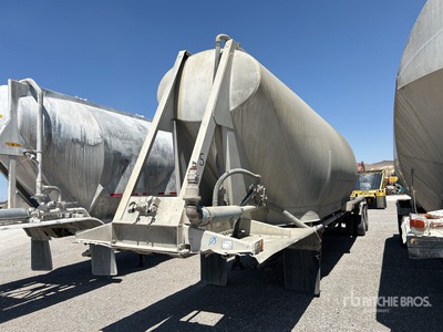 1985 Beall 1600 cft T/A Pneumatic Bulk Trailer