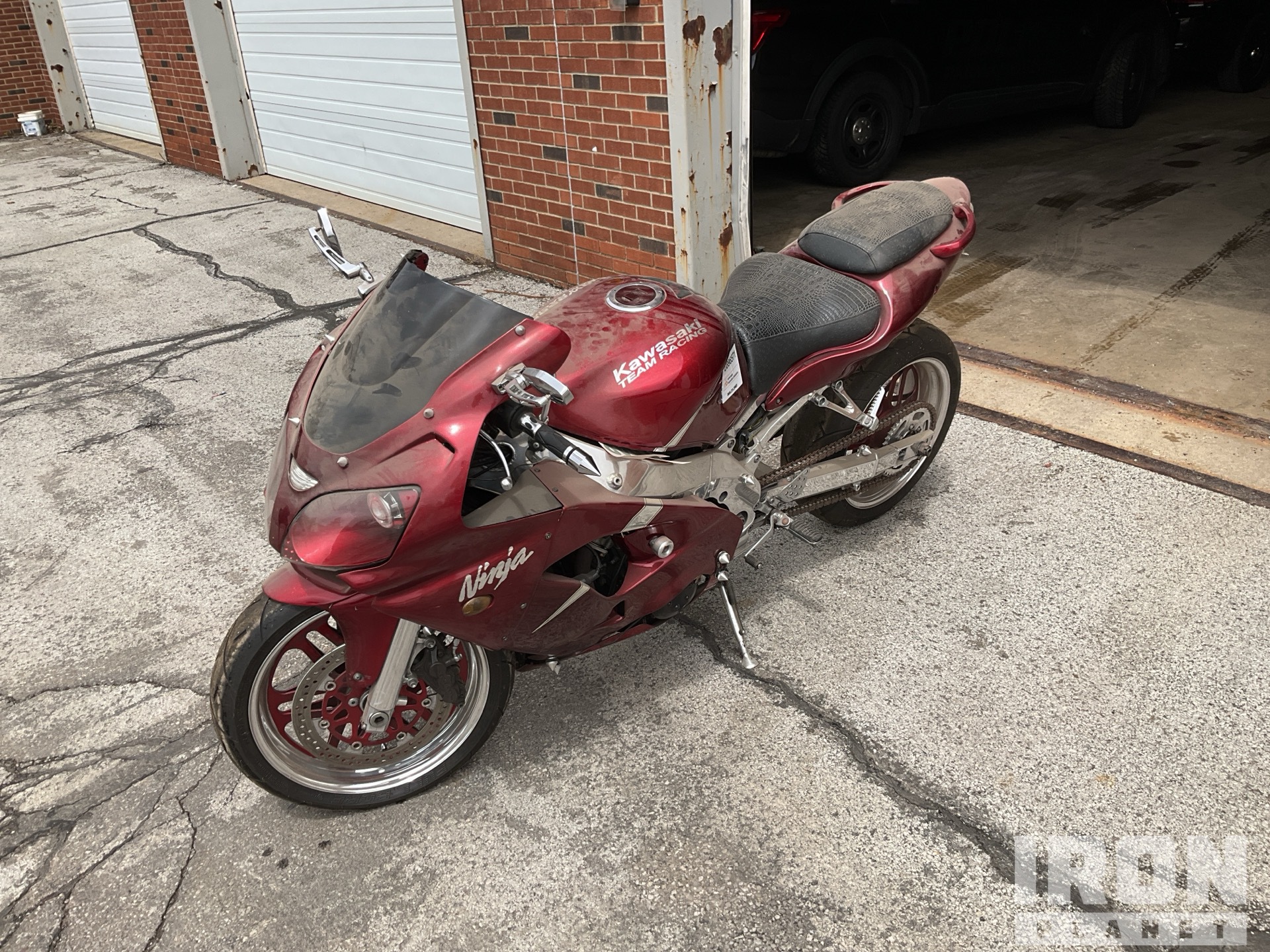 2000 Kawasaki Ninja ZX-9R Sport Bike (Inoperable) in Parma