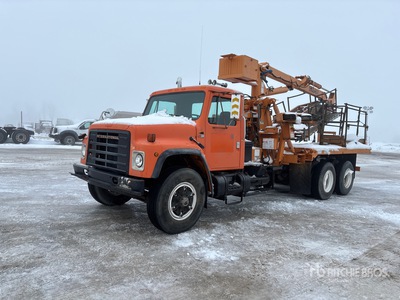 PM BC Articulated Boom on 1985 International F1954 6x4 橋梁点検用トラック