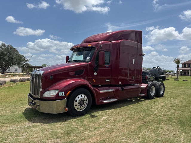 2014 Peterbilt 579 6x4 T/A Sleeper Truck Tractor
