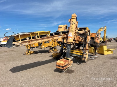 1999 Gomaco Commander III GT6300 Curb and Gutter Machine