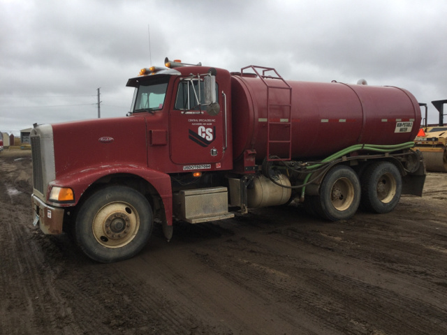 1990 (unverified) Peterbilt 375 T/A Water Truck