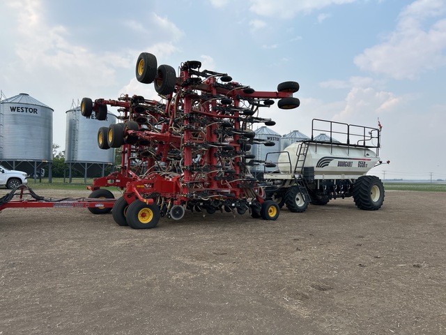 2015 Bourgault 3320-66 PHD QDA 66 ft Air Drill /w 2008 Bourgault Air Cart