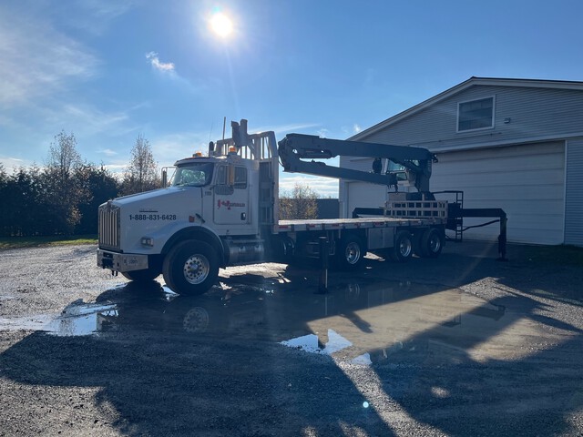 Atlas 330 62 ft Reach Forming Boom (Terex) on 2011 Kenworth T800 Splandor 6x4 Boom Truck
