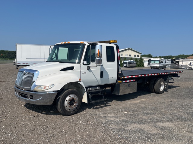 2007 International 4300 4x2 Extended Cab Rollback Truck