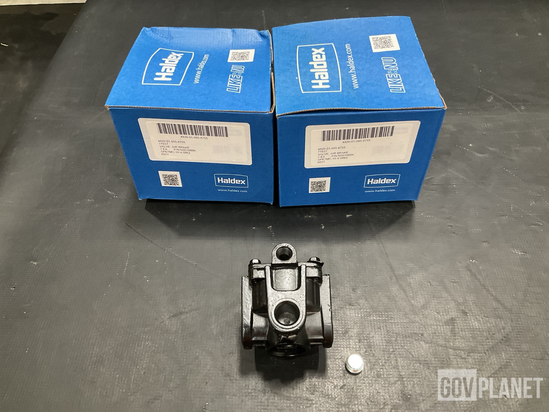 自転車部品など色々　　　　7-16-3 KAWASAKI ZX636R SWINGARM SHAFT SPINDLE AXLE PIVOT BOLT