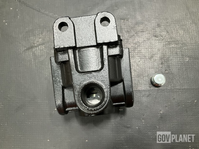 Surplus (150) Haldex N30108BK Air Brake Valves in North Las