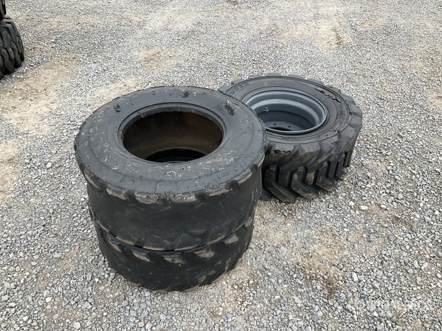 Quantity of (3) Lote de Llantas para Elevador Telescopico / Équipements ...