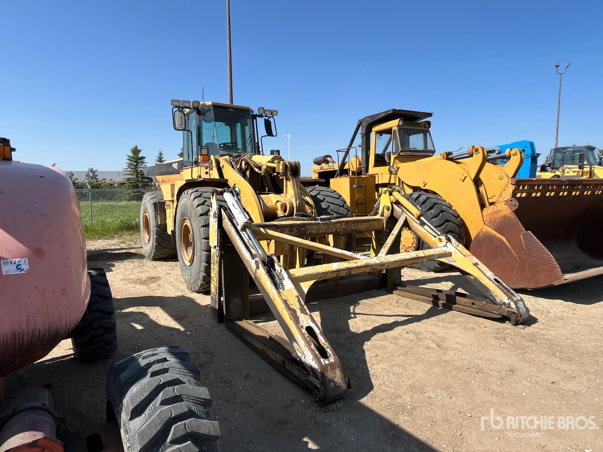 1998 Cat 966F Series II Wheel Loader (Inoperable) in Nisku