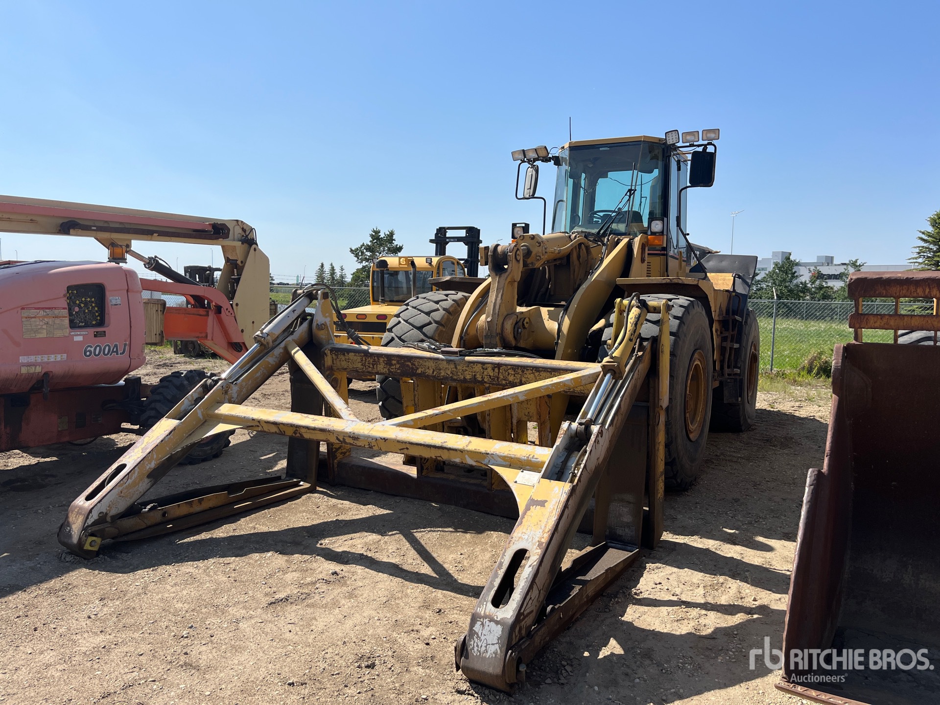1998 Cat 966F Series II Wheel Loader (Inoperable) in Nisku