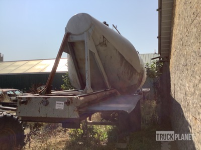 1970 Fruehauf 870 cft T/A Pneumatic Bulk Trailer