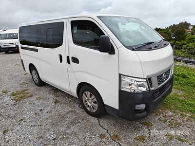 2013 年 Nissan CARAVAN Passenger Van
