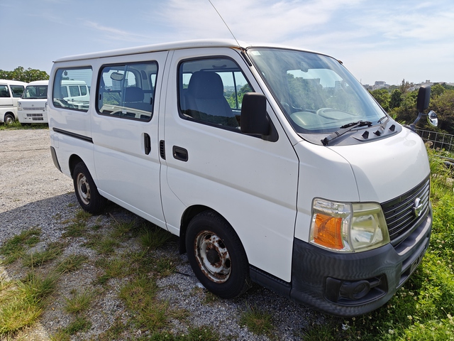 2012 年 Nissan CARAVAN Passenger Van