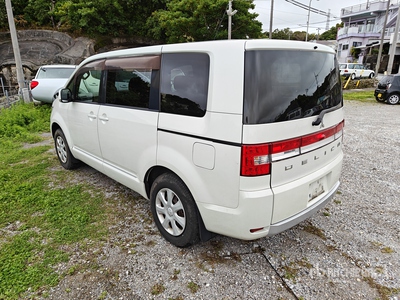 Mitsubishi DELICA D5 Automovil
